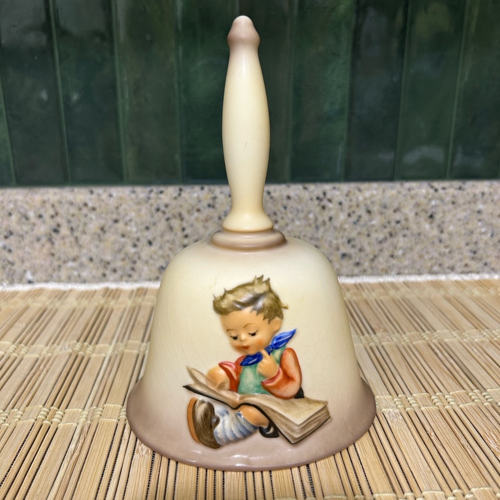 Goebel Bell. Third Edition, Annual Bell. Hum 702 West Germany, 1978. Handcrafted